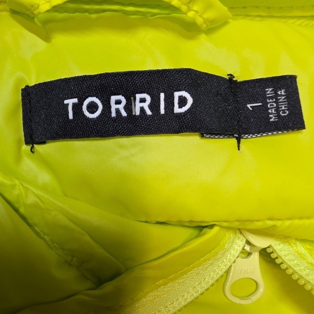 Torrid Womens 1X Lightweight Bright Yellow Hooded Full Zip Puffer Vest - Picture 8 of 11